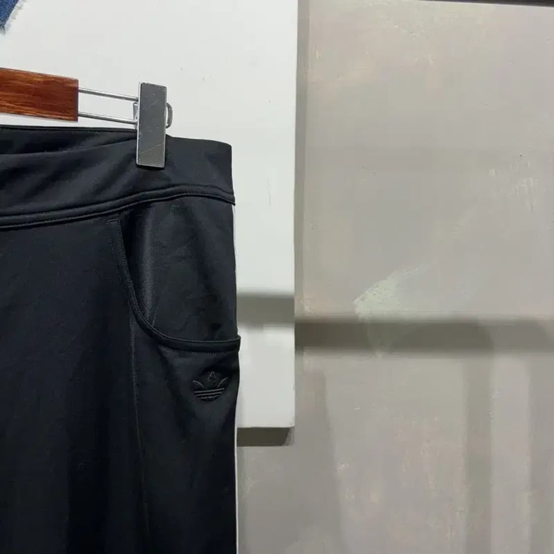 (32인치) 아디다스 스트릿 슬림 슈퍼지 트랙팬츠 츄리닝바지 상품이미지3