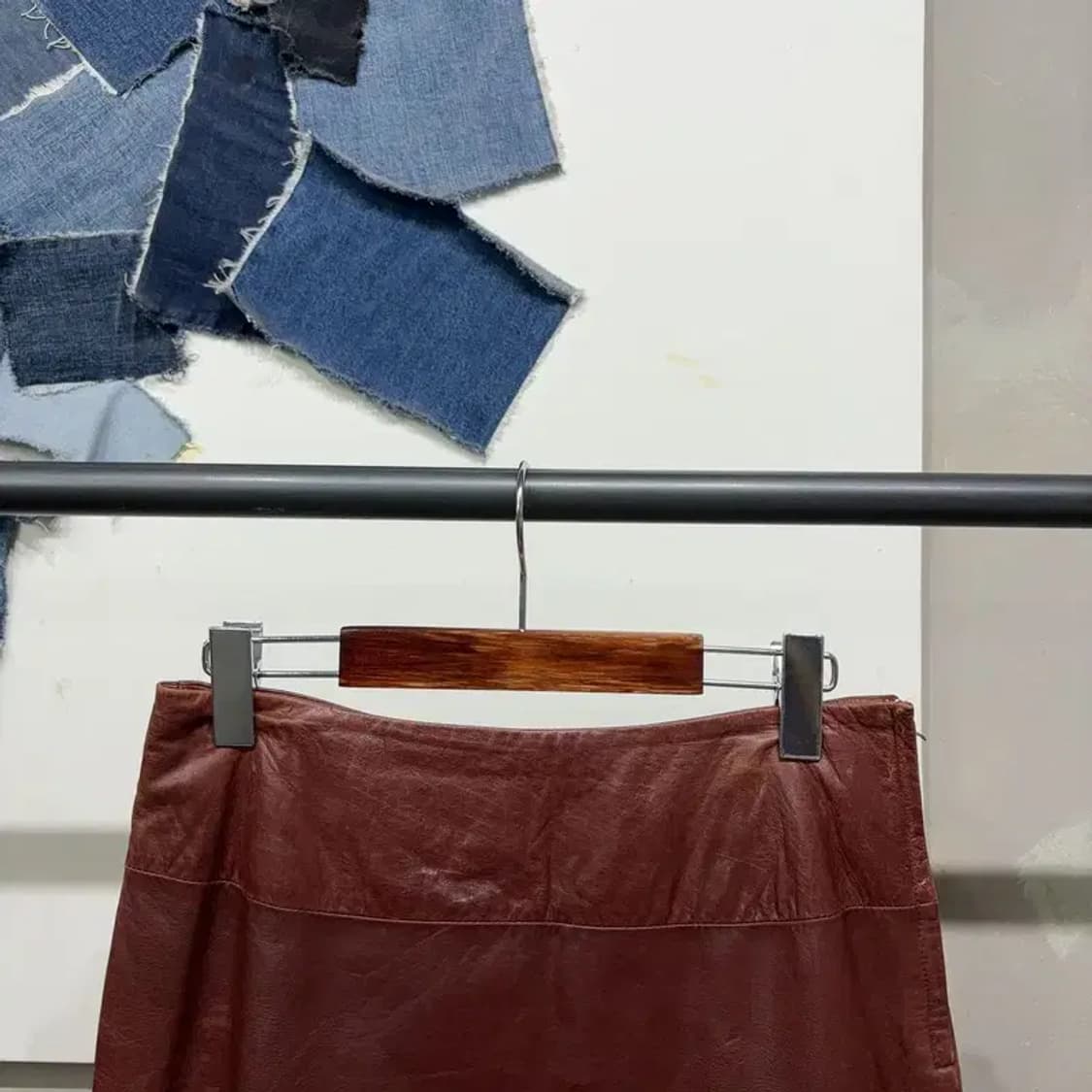 (27인치) 오브제 여성 캐주얼 양가죽 펀칭 미디스커트 치마 상품이미지2
