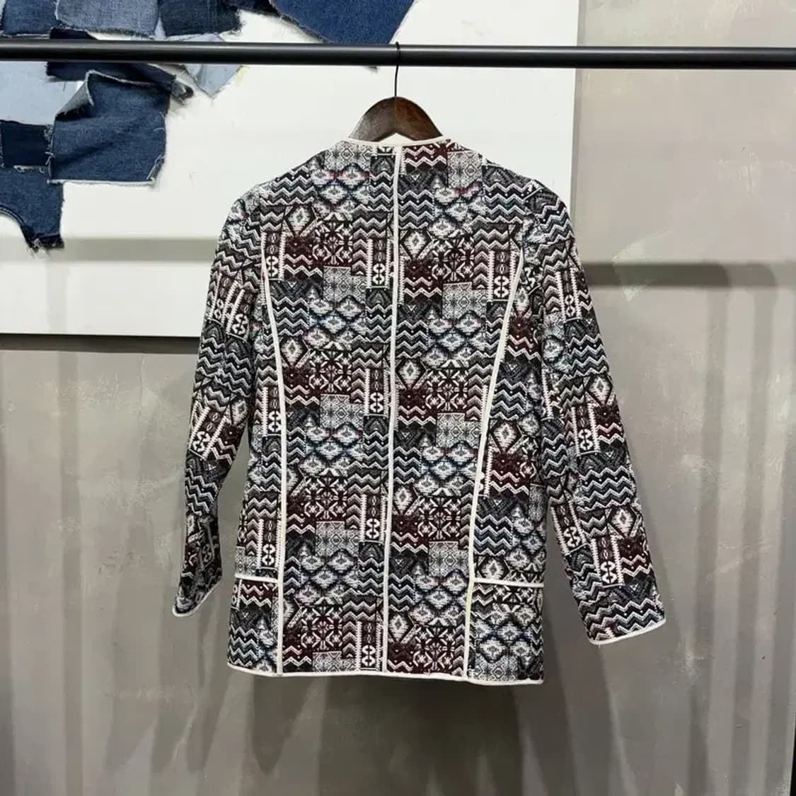 (90) 자라 ZARA 여성 캐주얼 에스닉 자카드 노카라 자켓 상품이미지4