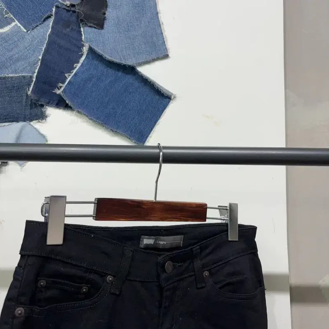 (26인치) 리바이스 여성 캐주얼 스판 흑청바지 블랙진 상품이미지2