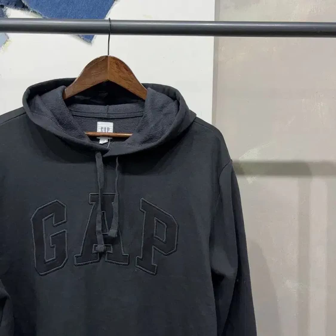 (105) GAP 갭 캐주얼 약기모 네이비 자수 후드티 상품이미지3
