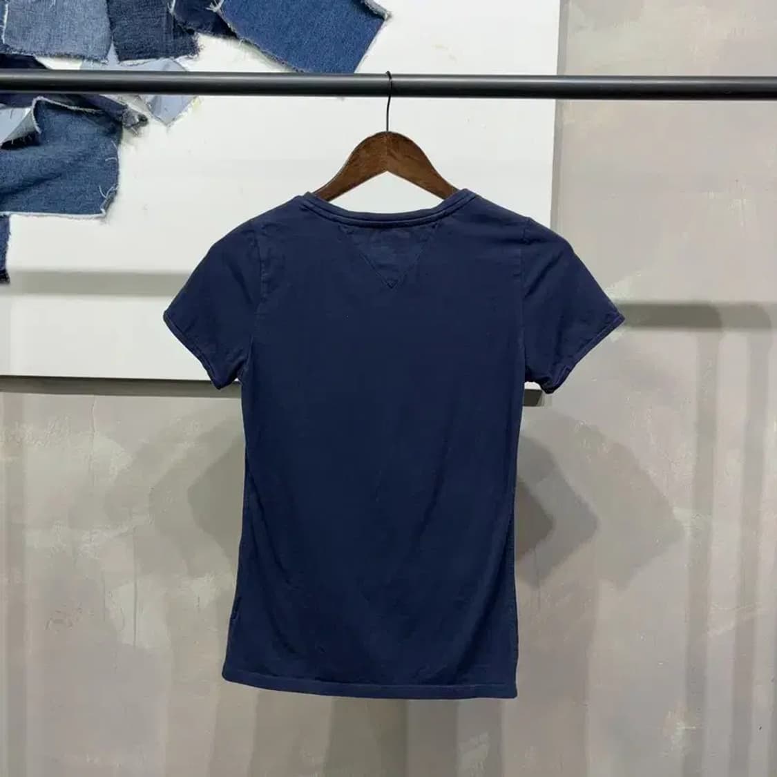 (80) 타미힐피거 여성 캐주얼 브이넥 네이비 반팔 티 상품이미지4