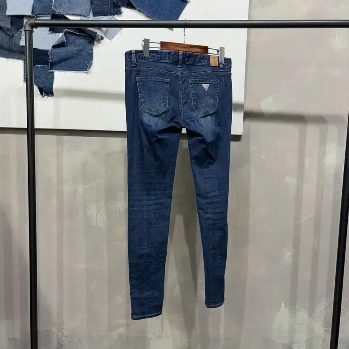 (28인치) 게스 여성 캐주얼 스판 진청바지 데님팬츠 상품이미지3