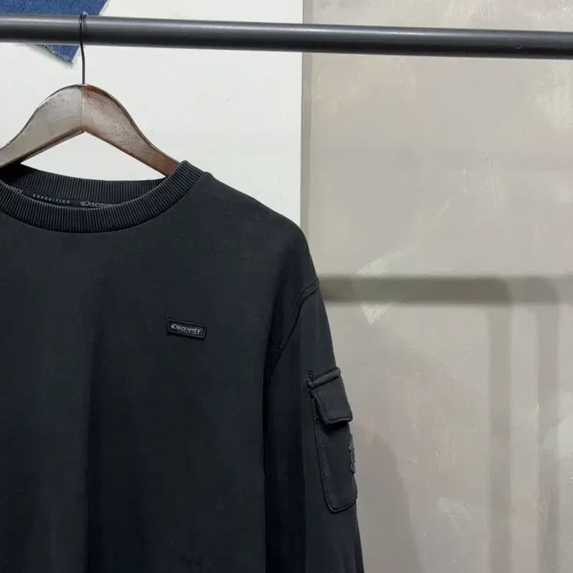 (95) 디스커버리 캐주얼 자수 맨투맨 긴팔티 상품이미지3