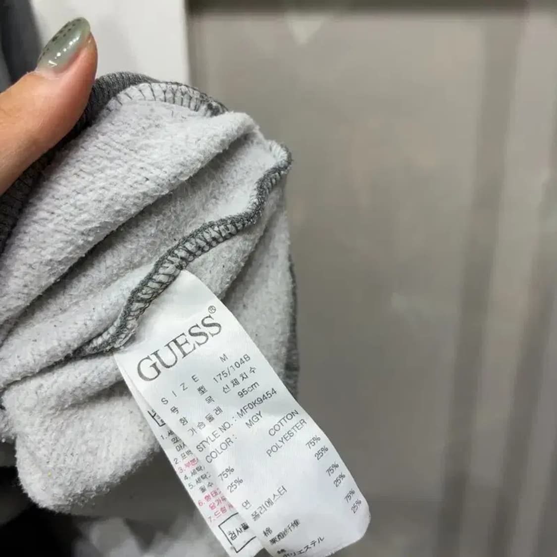(95) 게스 여성 캐주얼 프린팅 기모 맨투맨 긴팔 티 상품이미지5