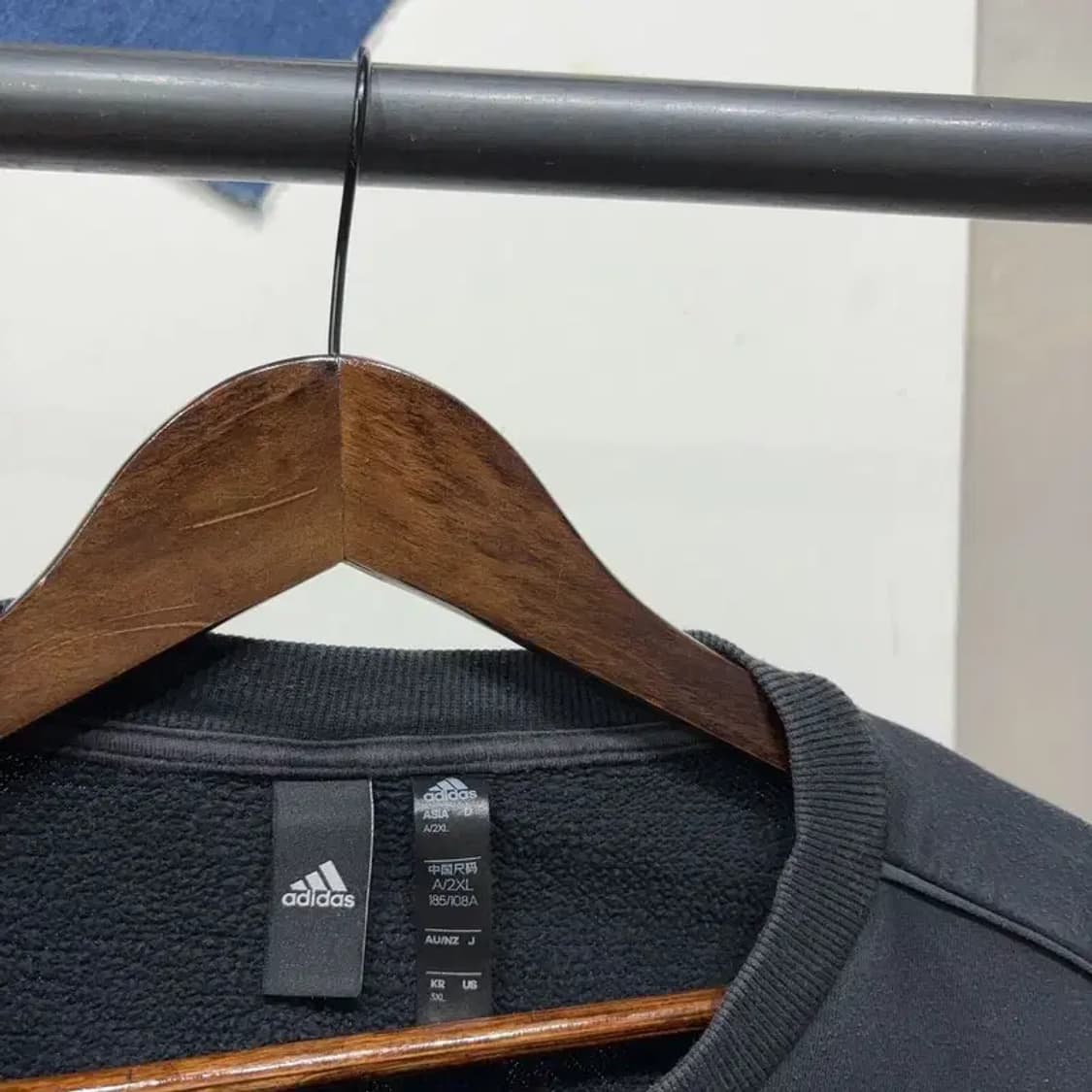 (105) 아디다스 스트릿 백프린팅 맨투맨 긴팔 티 상품이미지2