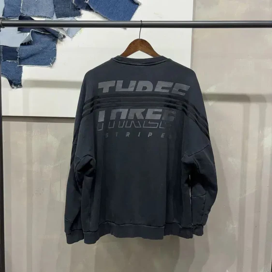 (105) 아디다스 스트릿 백프린팅 맨투맨 긴팔 티 상품이미지4