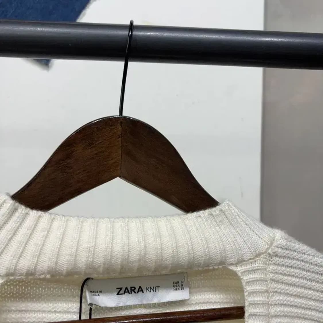 (100) 자라 ZARA 여성 리브드 브이넥 비스코스 니트 상품이미지3