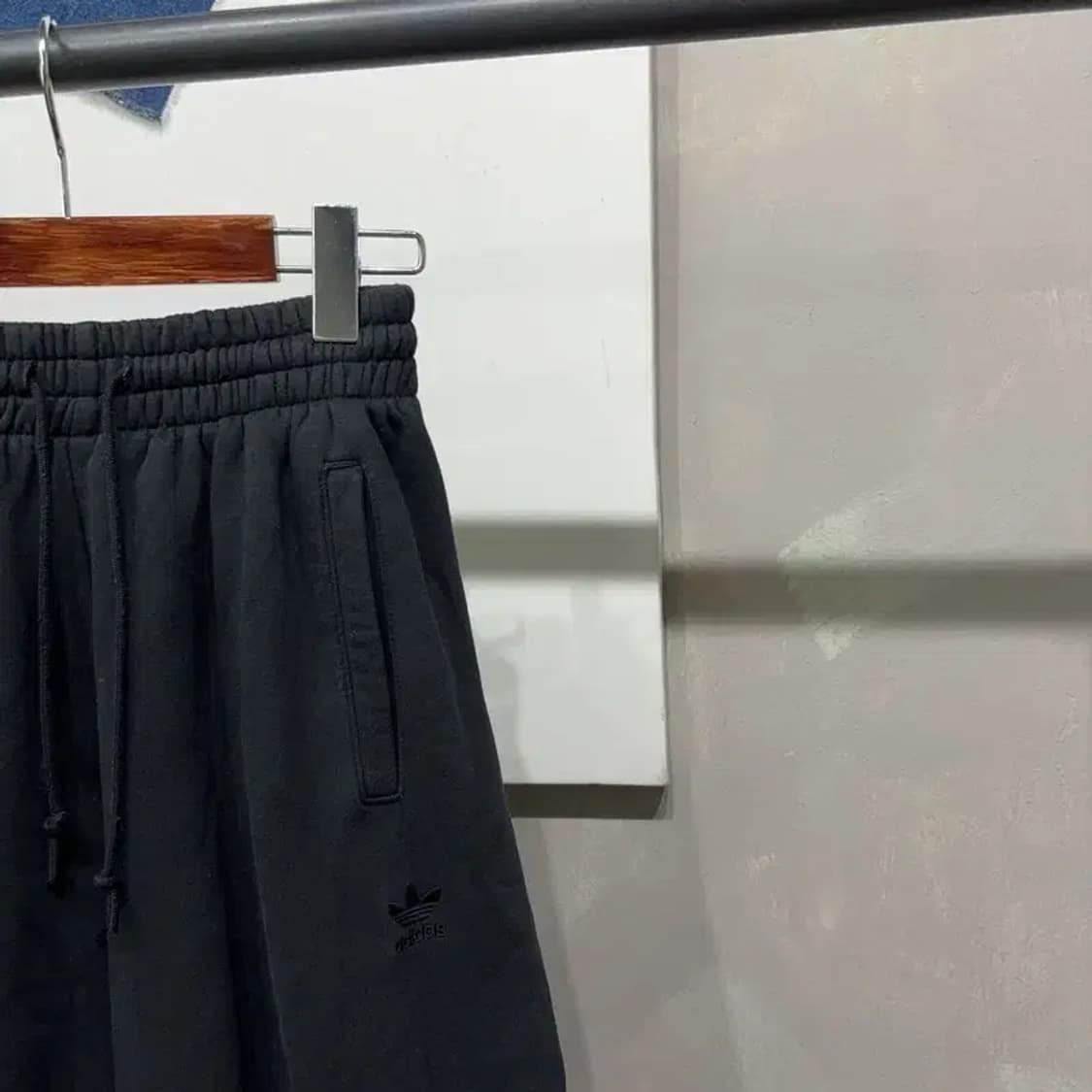 (24~25인치) 아디다스 여성 스포츠 밴딩 조거팬츠 운동바지 상품이미지3