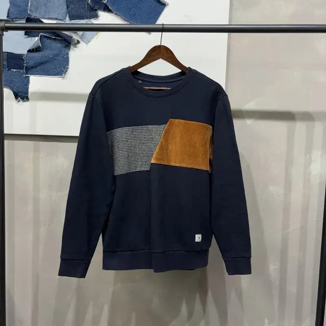 (100) 게스 캐주얼 기모 맨투맨 긴팔티 상품이미지1