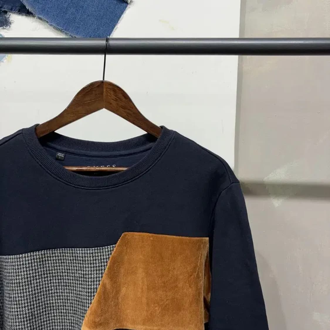 (100) 게스 캐주얼 기모 맨투맨 긴팔티 상품이미지3