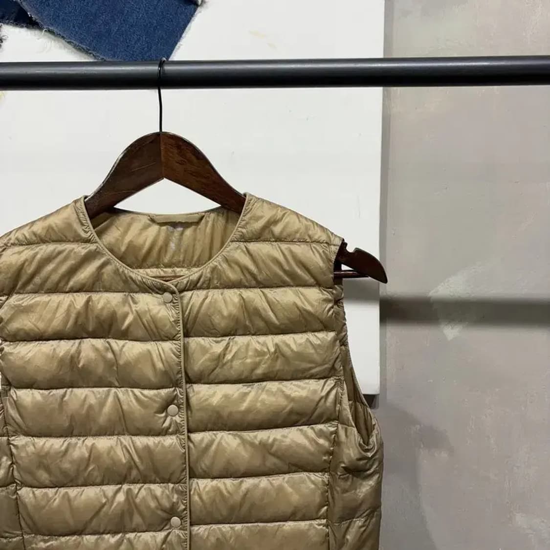 (90) 유니클로 여성 캐주얼 경량 패딩조끼 상품이미지4
