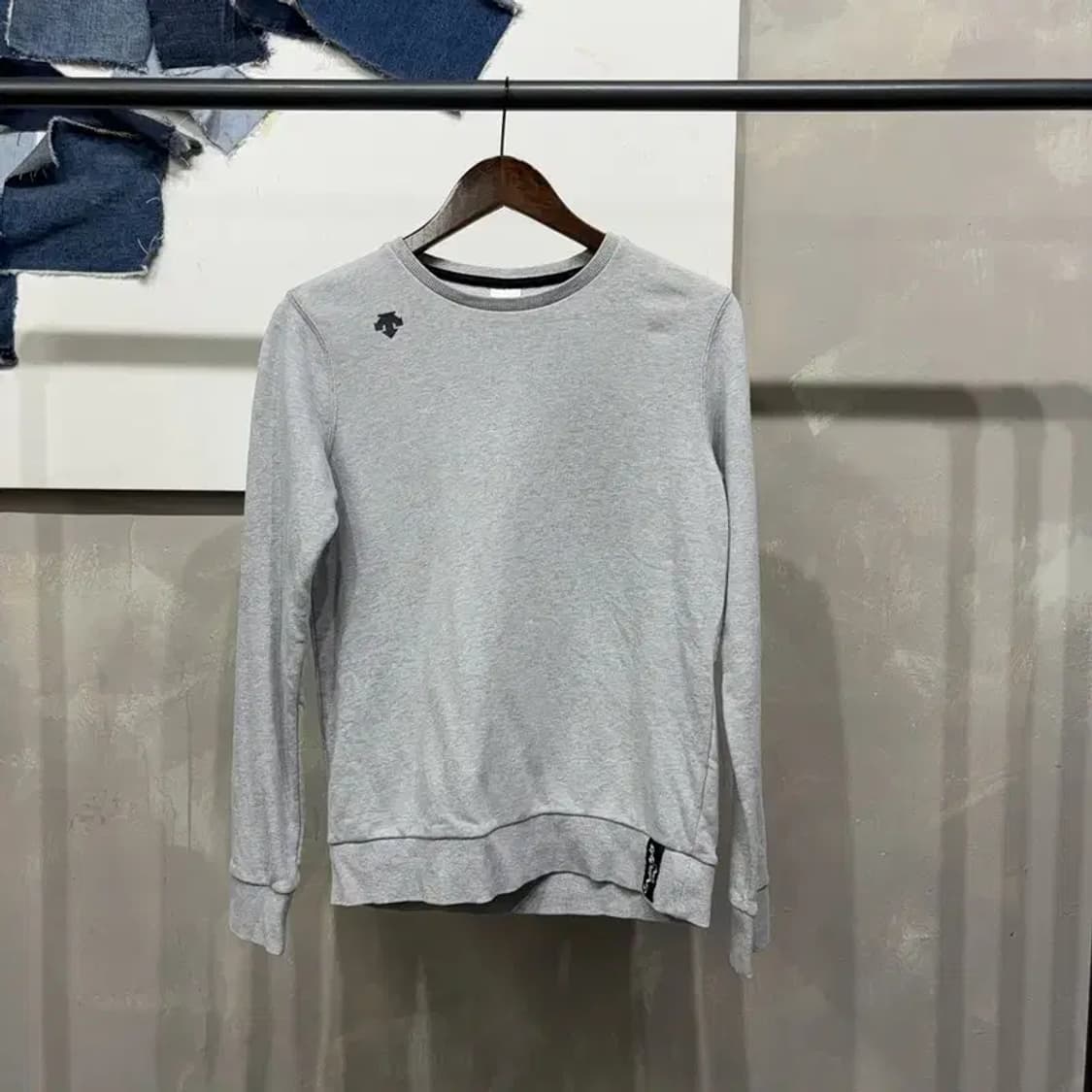 (90) 데상트 여성 캐주얼 맨투맨 긴팔티 상품이미지1