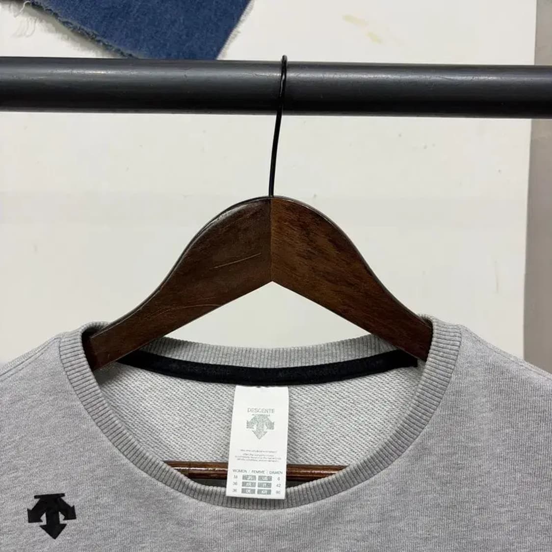 (90) 데상트 여성 캐주얼 맨투맨 긴팔티 상품이미지2