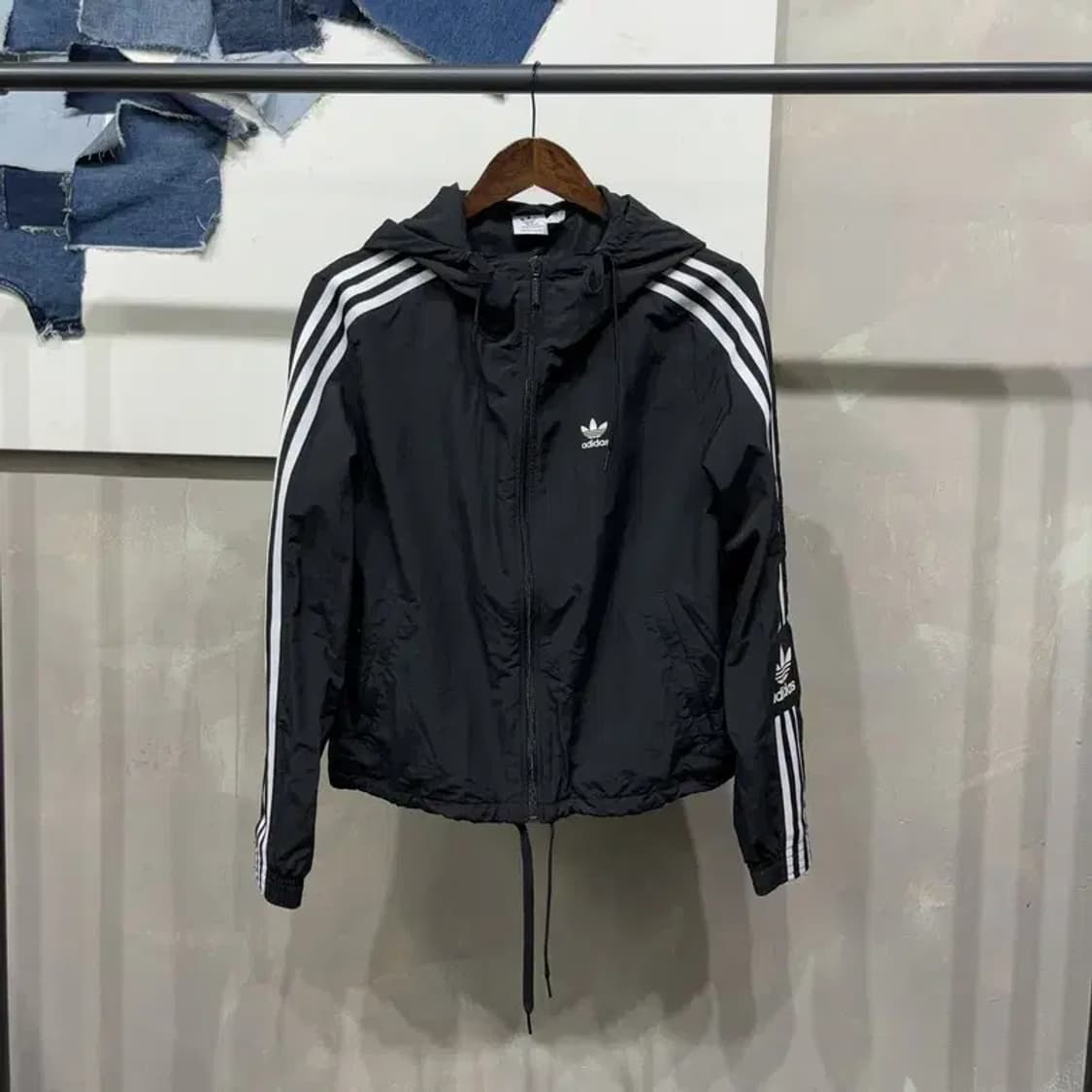 (95) 아디다스 여성 스트릿 크롭 바람막이 자켓 상품이미지1