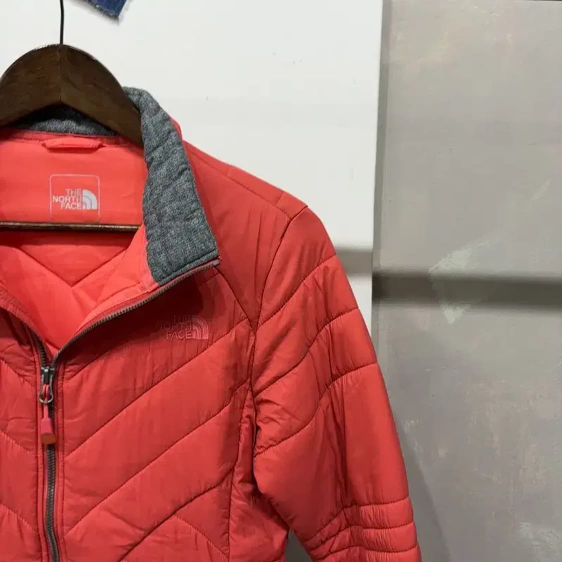 (90) 노스페이스 여성 등산 아웃도어 경량패딩 상품이미지3