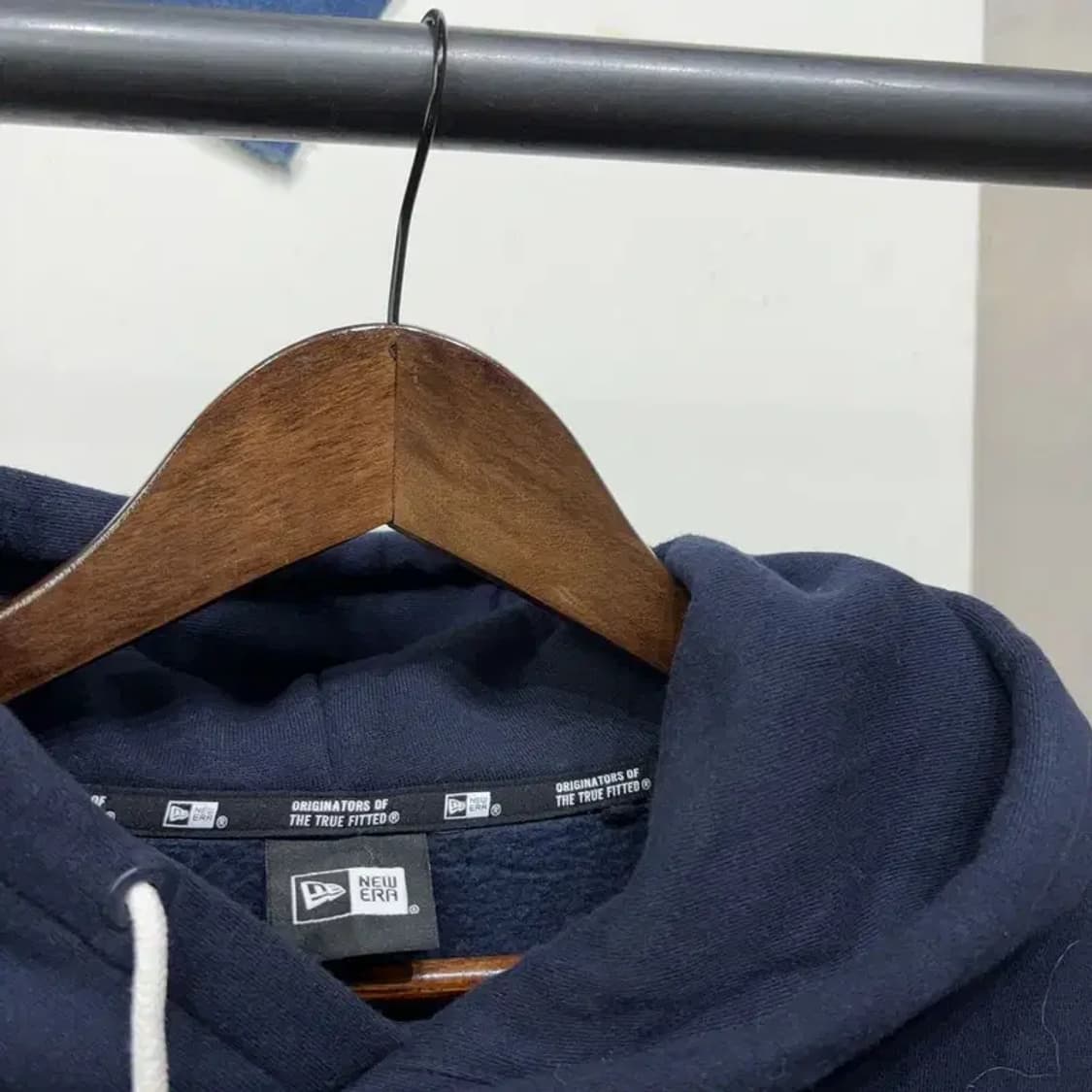 (105) 뉴에라 뉴욕양키스 기모 자수 네이비 후드티 상품이미지2