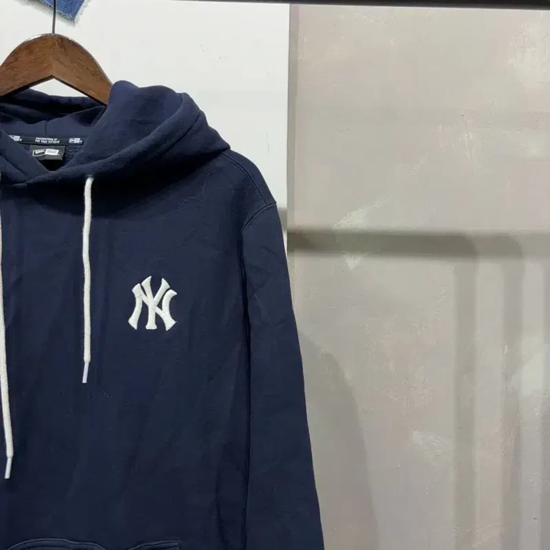 (105) 뉴에라 뉴욕양키스 기모 자수 네이비 후드티 상품이미지3