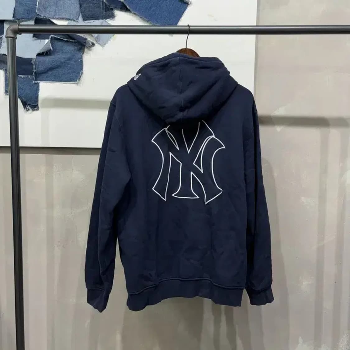 (105) 뉴에라 뉴욕양키스 기모 자수 네이비 후드티 상품이미지4
