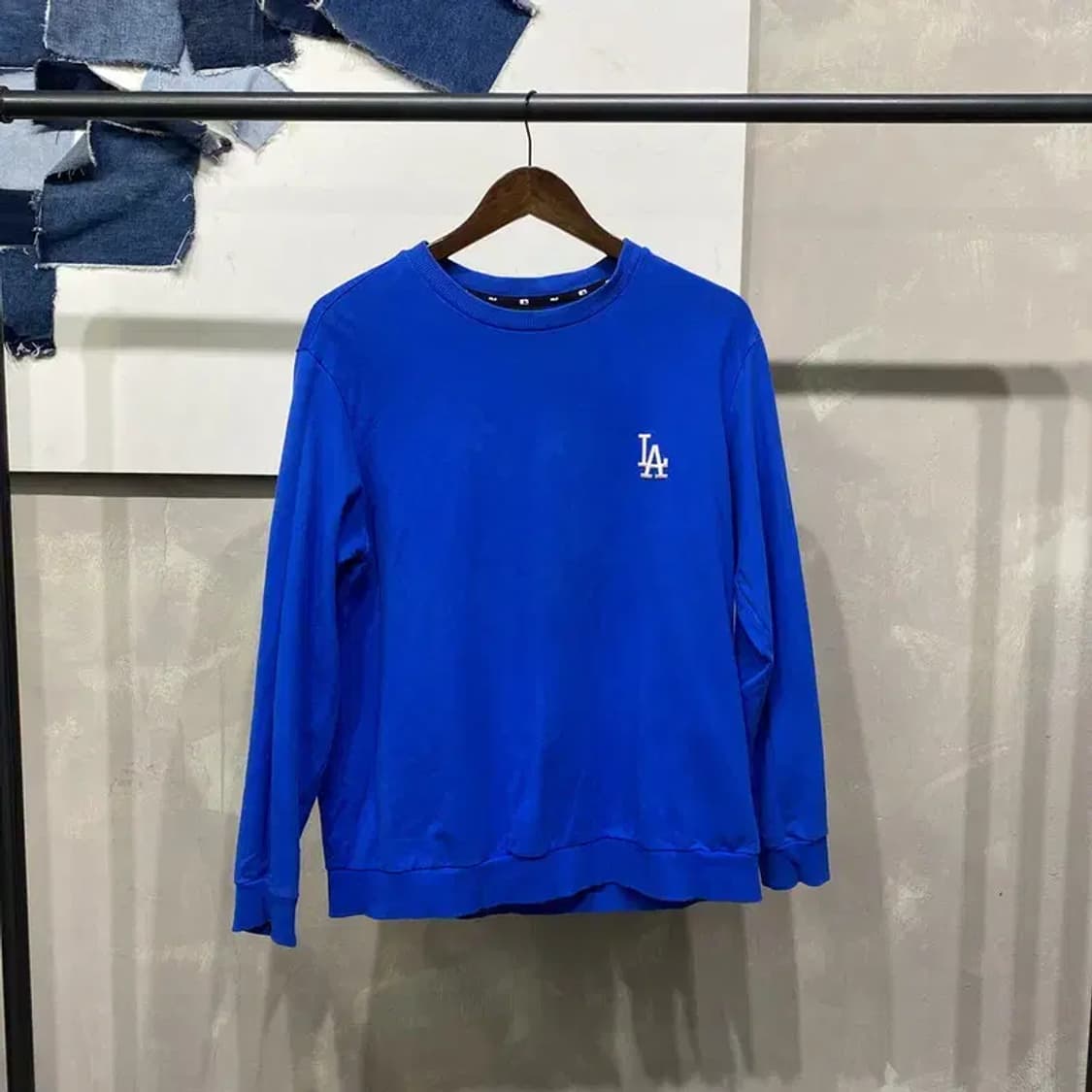 (95) MLB LA다저스 스트릿 자수 백프린팅 맨투맨 긴팔 티 상품이미지1