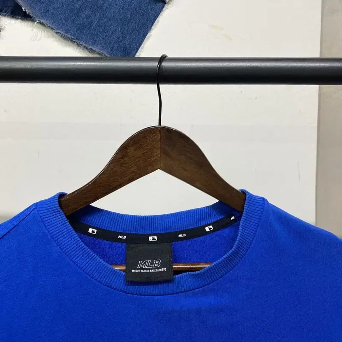 (95) MLB LA다저스 스트릿 자수 백프린팅 맨투맨 긴팔 티 상품이미지2