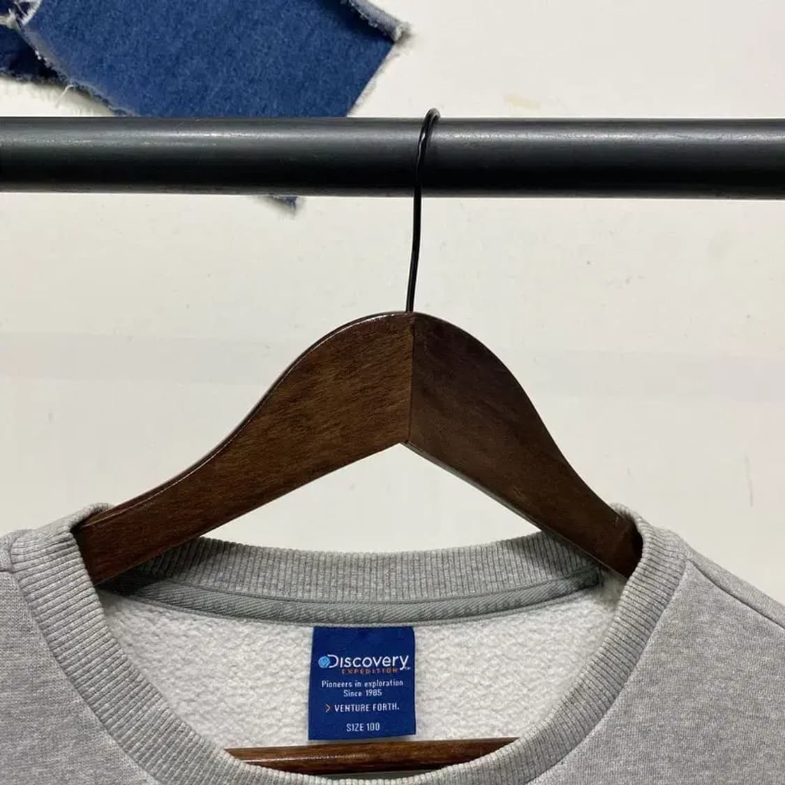 (100) 디스커버리 아웃도어 캐주얼 기모 맨투맨 긴팔 티 상품이미지2