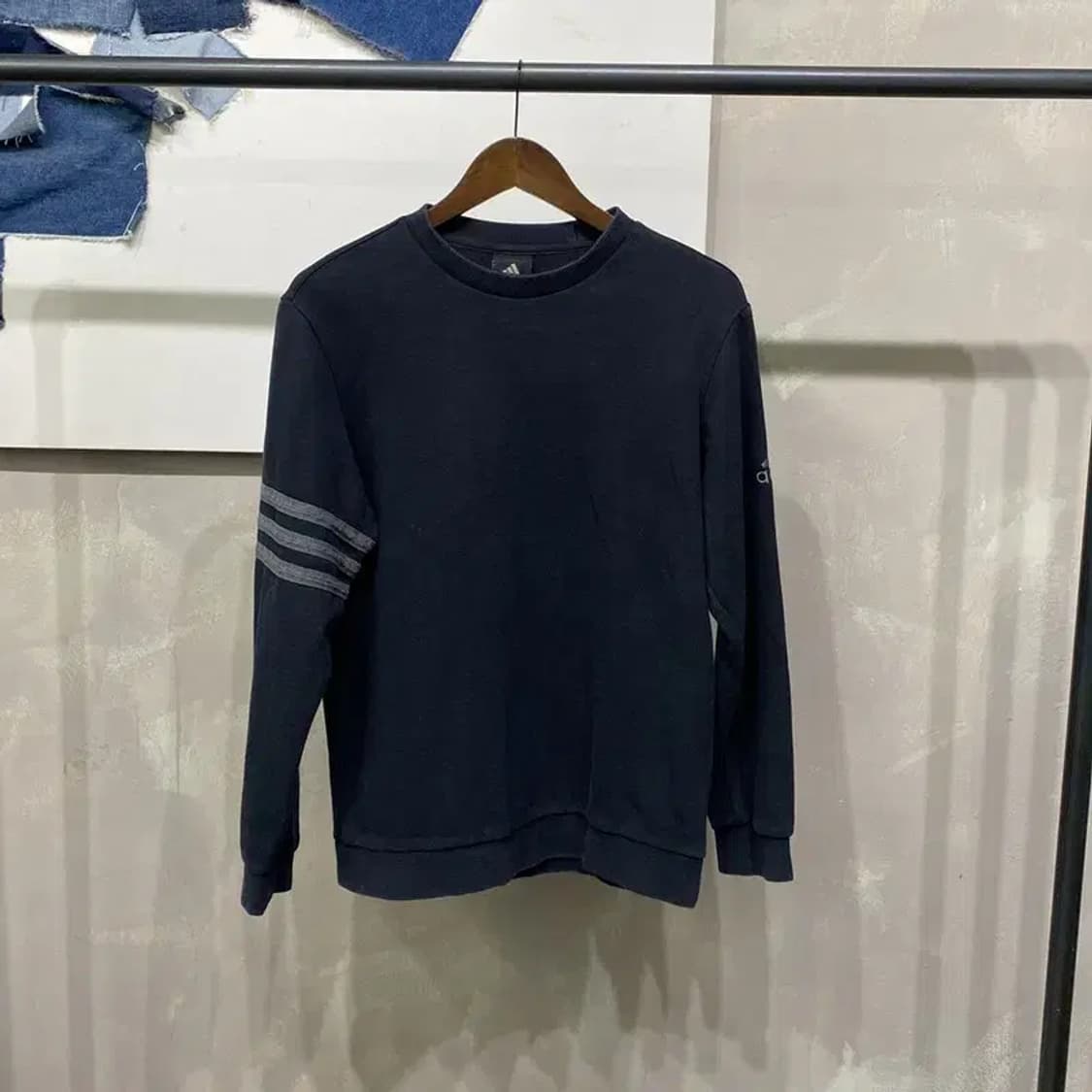 (95) 아디다스 캐주얼 스트릿 삼선 자수 맨투맨 긴팔 티 상품이미지1