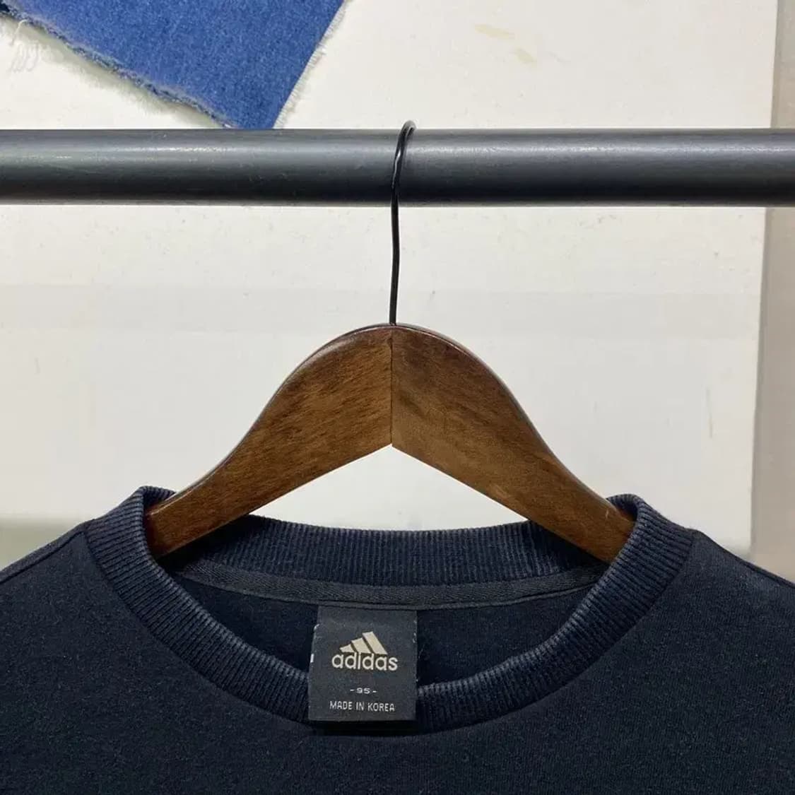(95) 아디다스 캐주얼 스트릿 삼선 자수 맨투맨 긴팔 티 상품이미지2