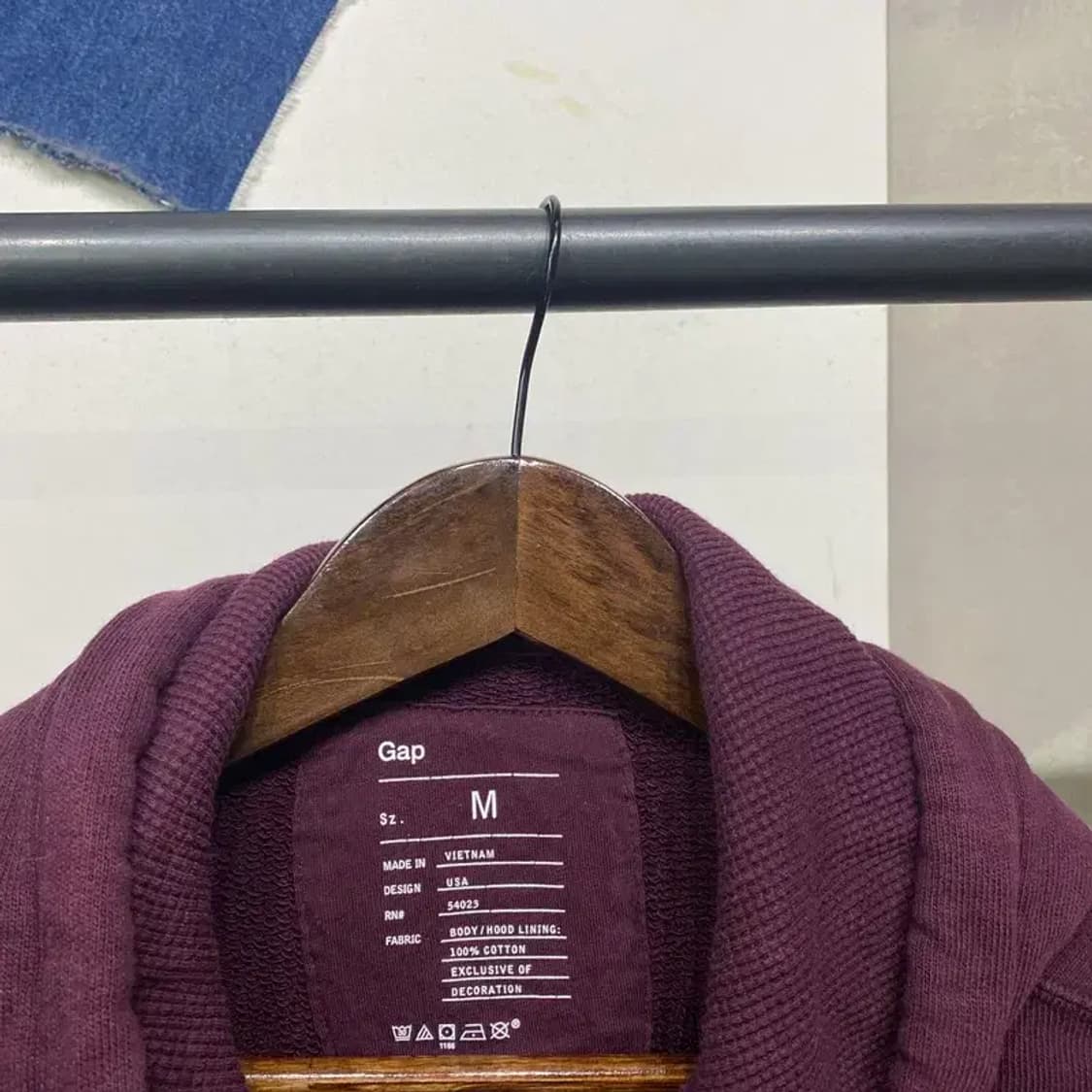 (100) GAP 갭 스트릿 자수 버건디 후드티 상품이미지2