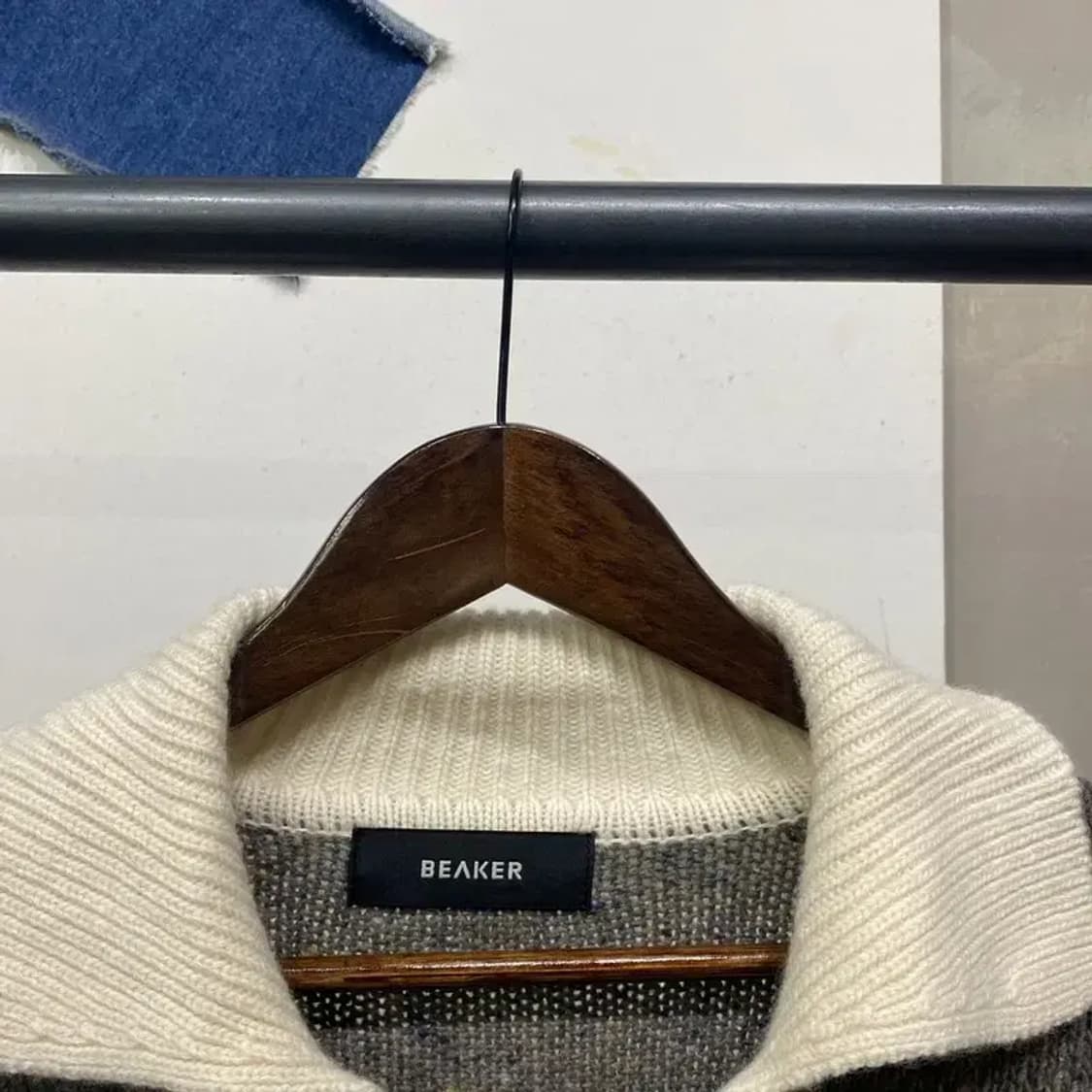 (빅사이즈) 비이커 캐주얼 스트라이프 양모 니트 긴팔카라티 상품이미지2