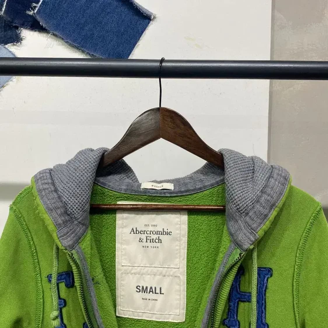 (95) 아베크롬비 Y2K 스트릿 머슬핏 자수 기모 후드집업 자켓 상품이미지2