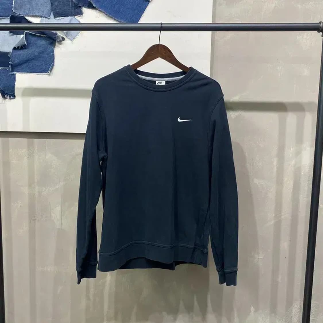 (105) 나이키 스트릿 자수 블랙 맨투맨 긴팔 티 상품이미지1
