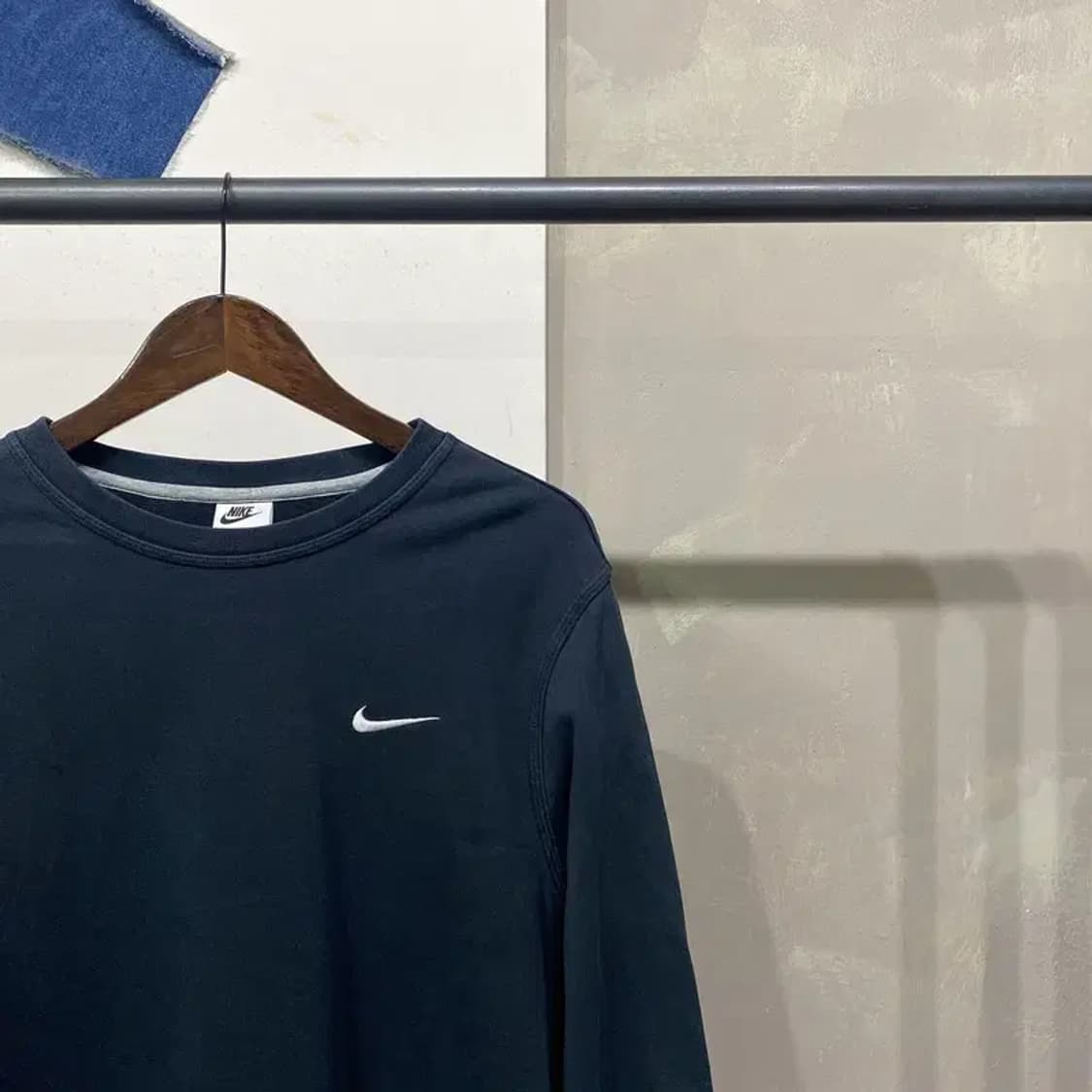 (105) 나이키 스트릿 자수 블랙 맨투맨 긴팔 티 상품이미지3