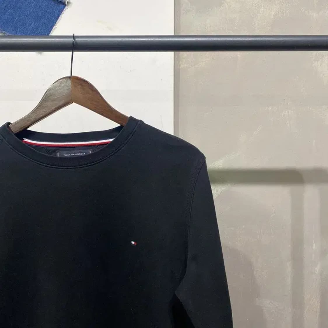 (100) 타미힐피거 캐주얼 클래식 자수 맨투맨 긴팔 티 상품이미지3
