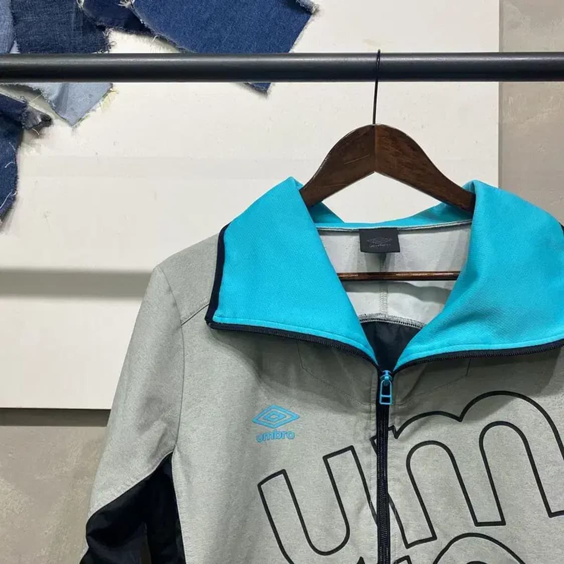 (100) 엄브로 스포츠 캐주얼 프린팅 바람막이 자켓 상품이미지3