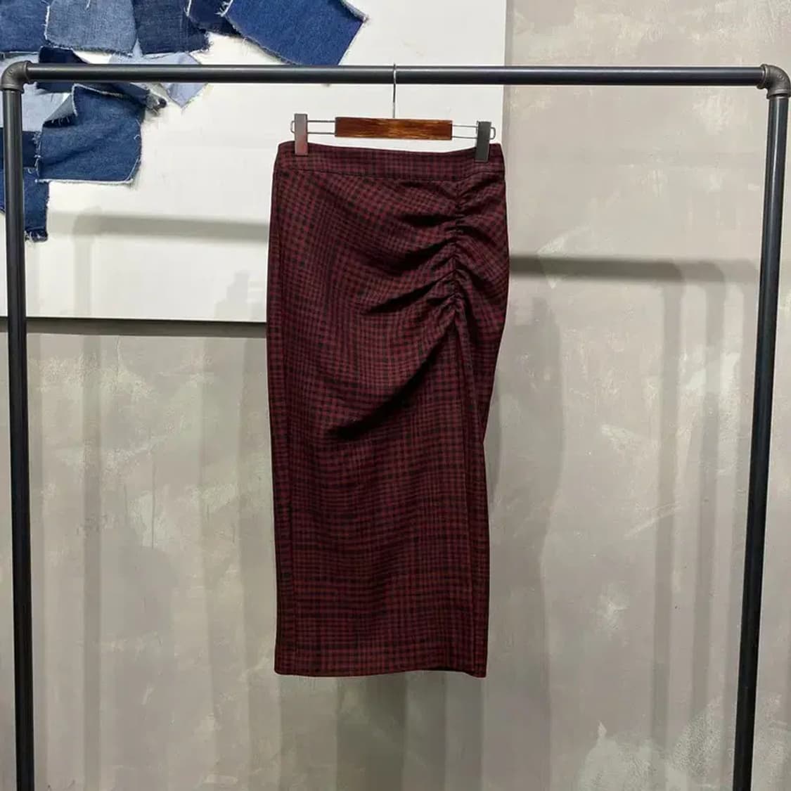 (25인치) 자라 ZARA 여성 체크 셔링 롱 스커트 상품이미지1