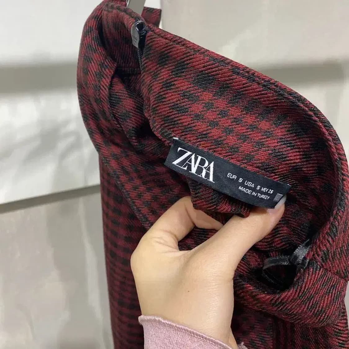(25인치) 자라 ZARA 여성 체크 셔링 롱 스커트 상품이미지5