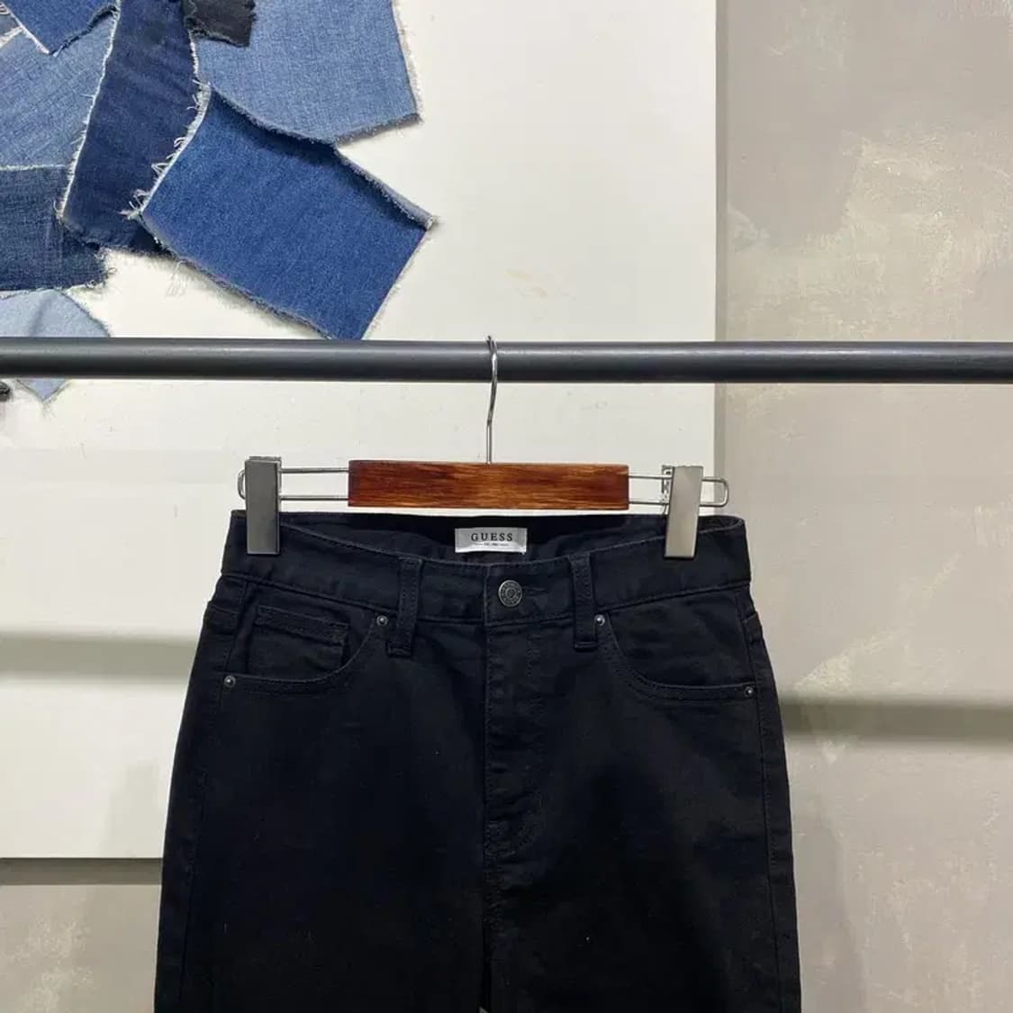 (25인치) 게스 여성 캐주얼 스판 블랙진 흑청바지 상품이미지2