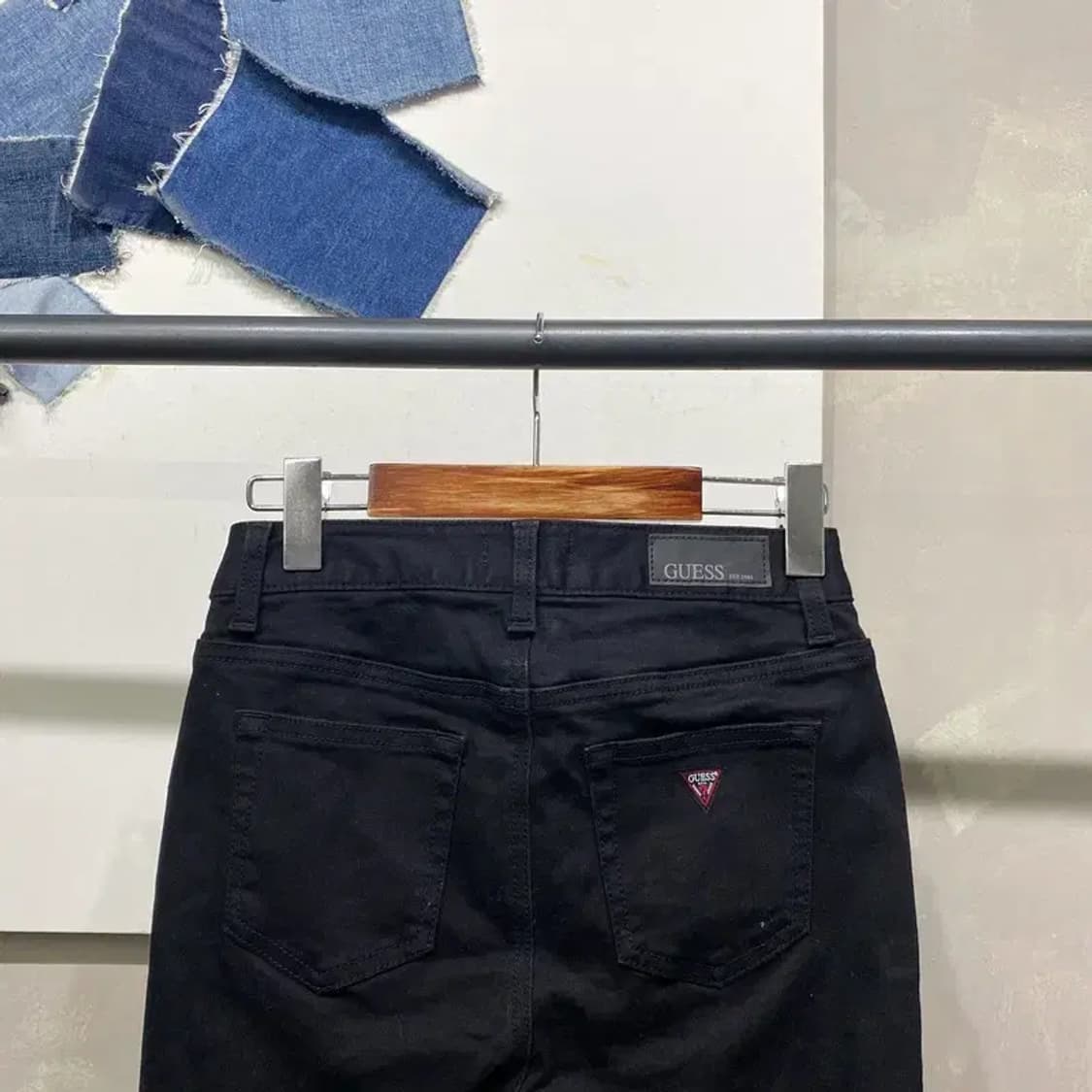 (25인치) 게스 여성 캐주얼 스판 블랙진 흑청바지 상품이미지4
