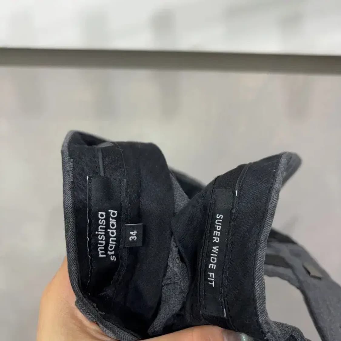(34인치) 무신사스탠다드 슈퍼와이드핏 투턱 슬랙스 팬츠 상품이미지5