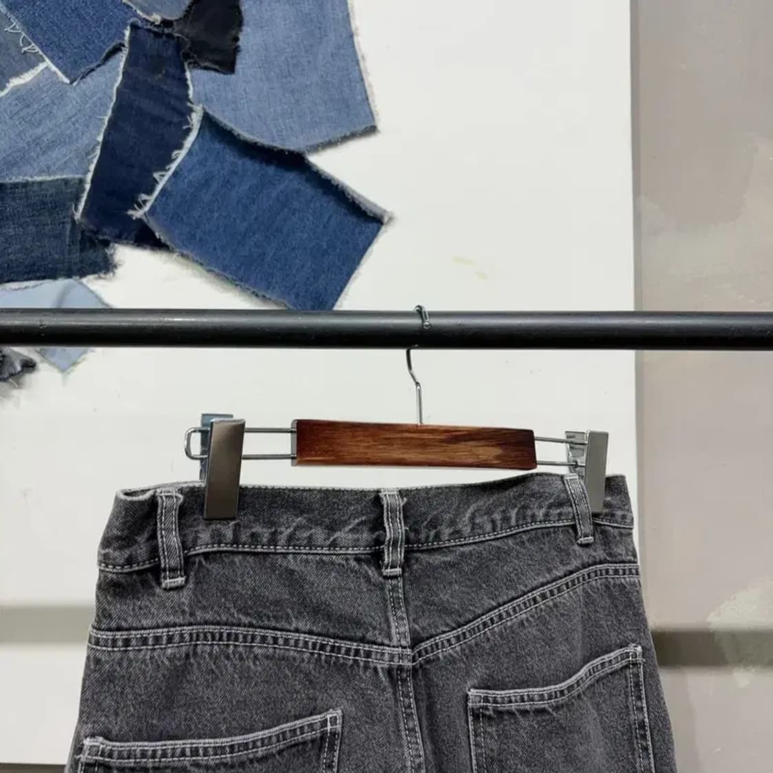 (30인치) 에잇세컨즈 여성 캐주얼 카펜터 데님팬츠 흑청바지 상품이미지4
