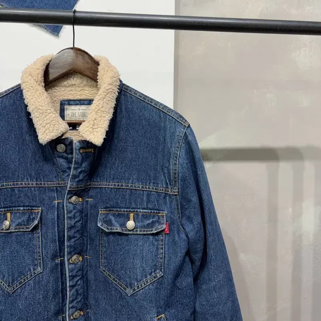 (105) 더스토리 아메카지 스트릿 양털 쉐르파 데님 자켓 상품이미지3