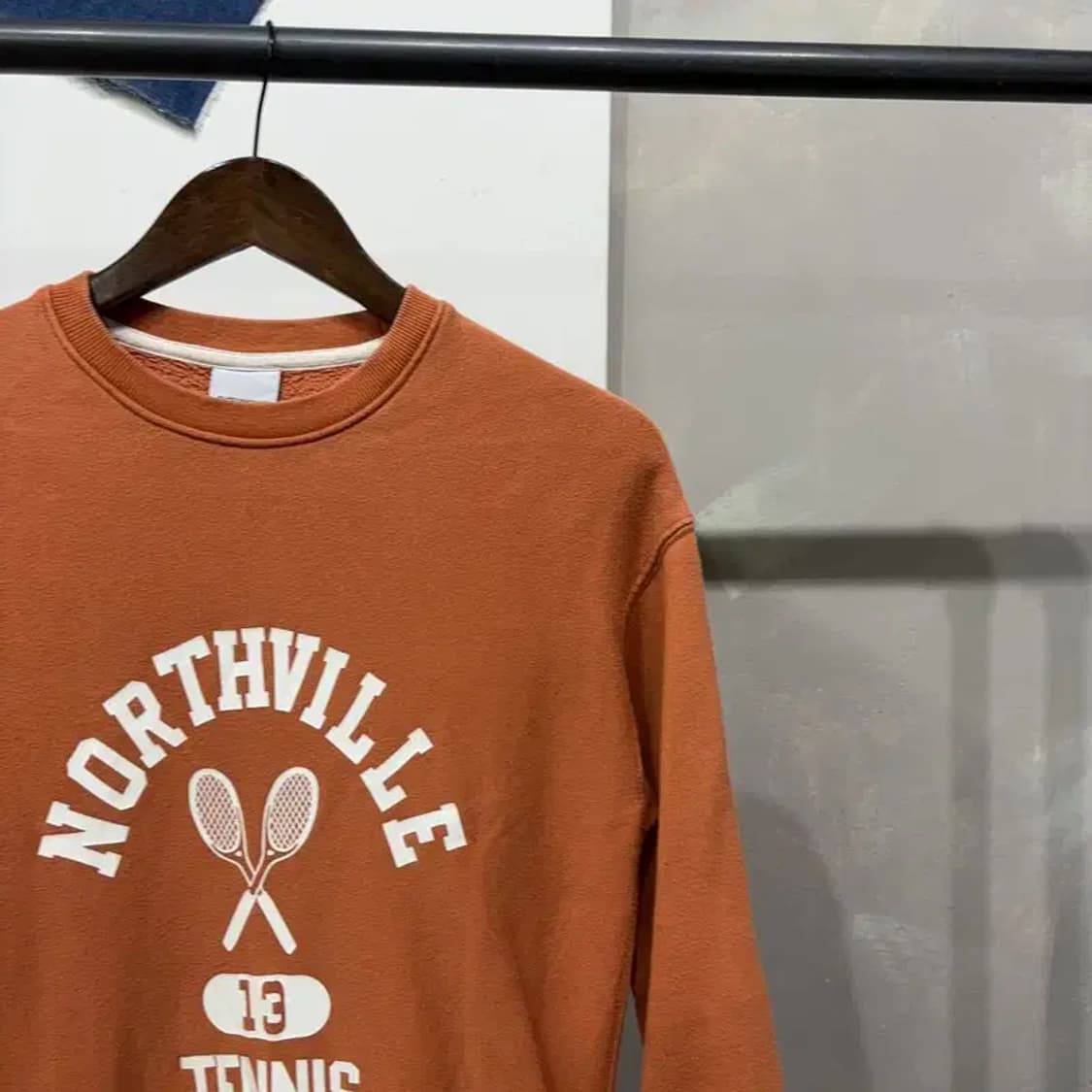 (90) 아웃스탠딩 여성 스트릿 기모 프린팅 맨투맨 긴팔티 상품이미지3