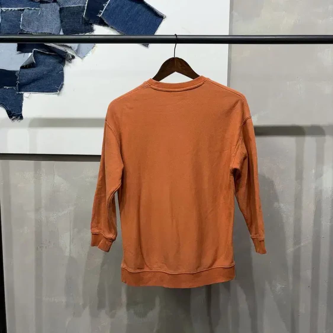 (90) 아웃스탠딩 여성 스트릿 기모 프린팅 맨투맨 긴팔티 상품이미지4