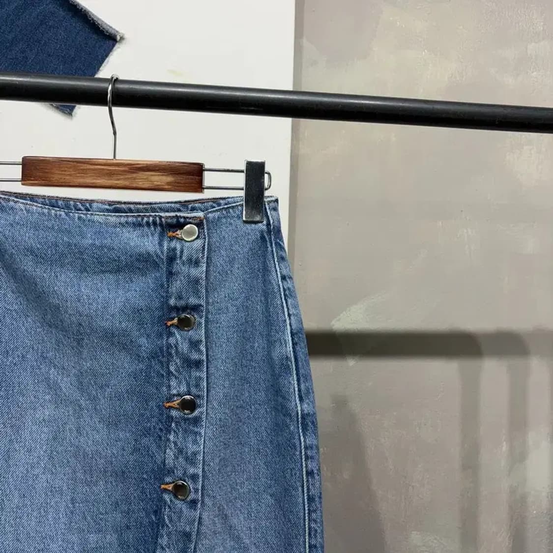 (24인치) 자라 ZARA 여성 데님 버튼 롱 청스커트 치마 상품이미지3