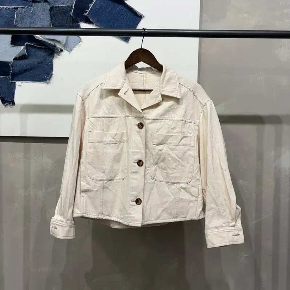 (95) 유메르 여성 캐주얼 투포켓 크림진 데님 트러커 자켓 상품이미지1