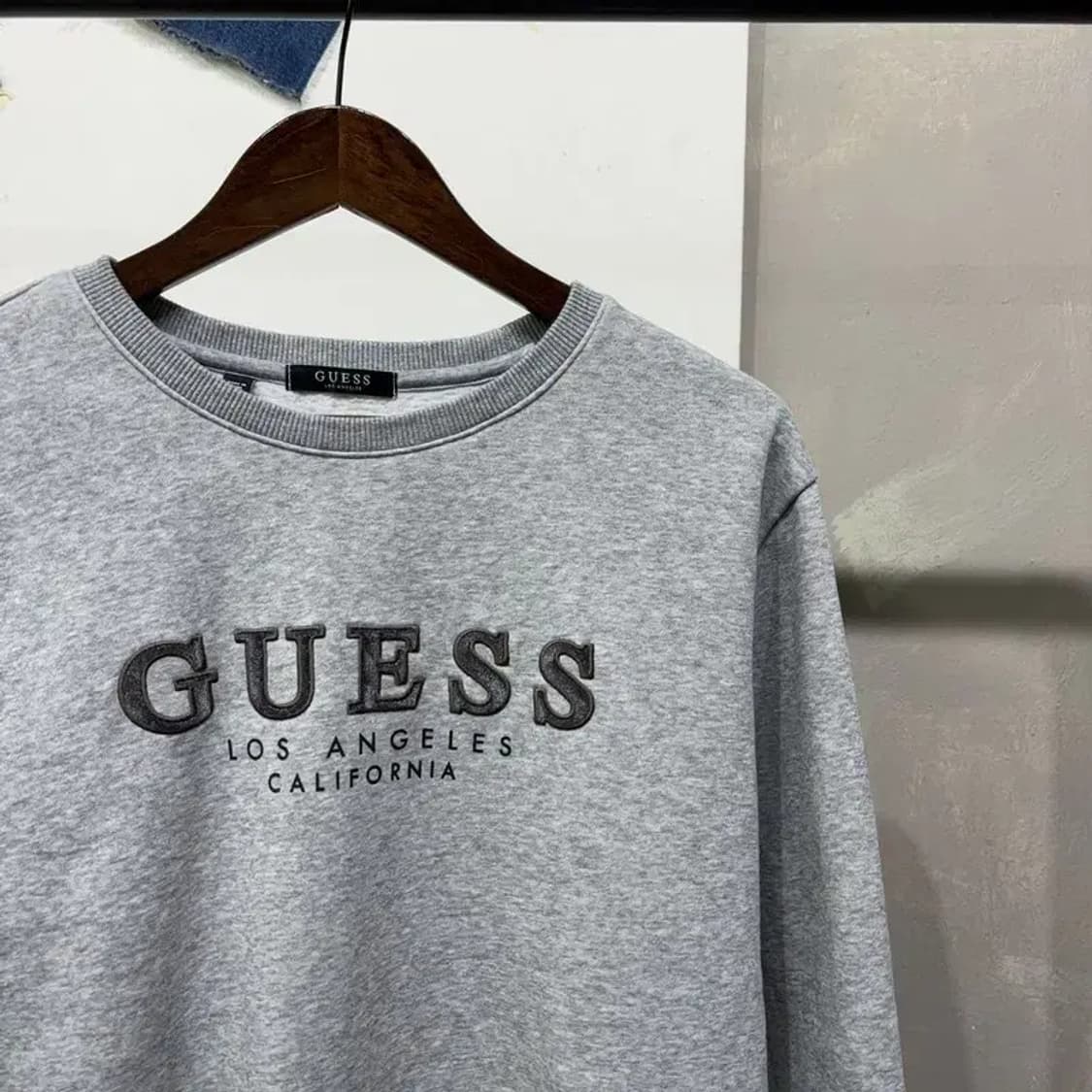 (95) 게스 캐주얼 기모 자수 맨투맨 긴팔티 상품이미지3