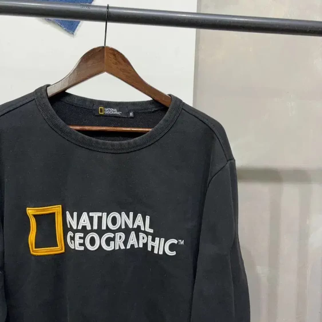 (110) 내셔널지오그래픽 캐주얼 기모 로고 자수 맨투맨 상품이미지3