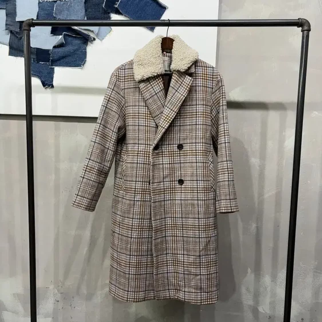(90) 에잇세컨즈 여성 양털 더블 체크 롱코트 상품이미지1