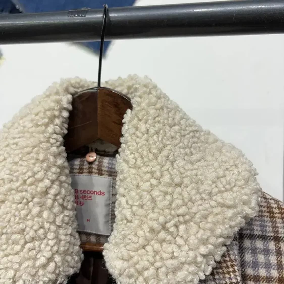 (90) 에잇세컨즈 여성 양털 더블 체크 롱코트 상품이미지2